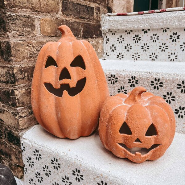 DIY Terracotta Jack O’ Lanterns – Pottery Barn Dupe!